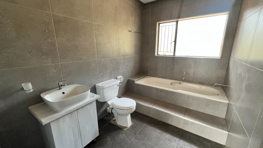 4 Bedroom Property for Sale in Heuwelsig Free State